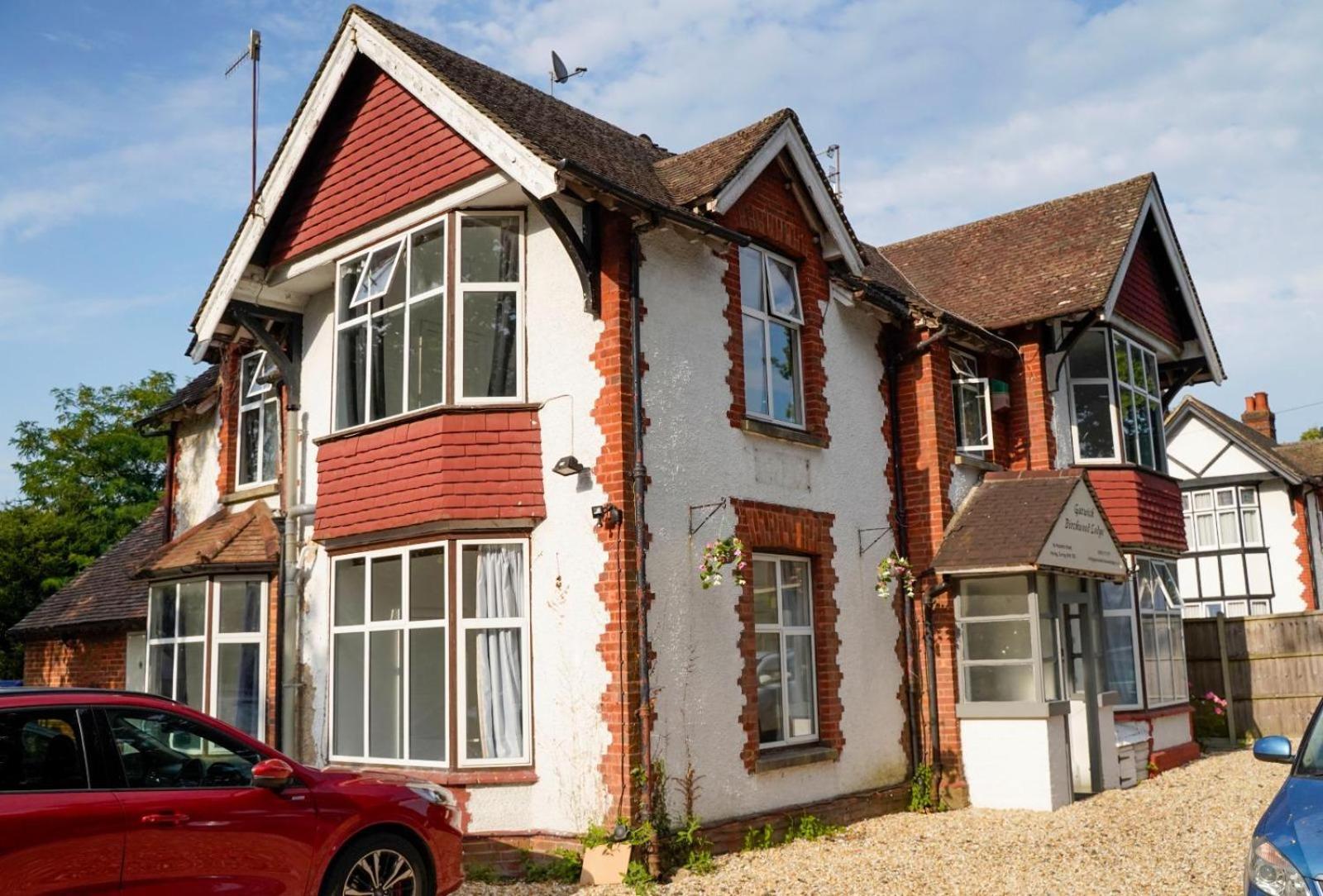 The Lodge By Birchwood Horley Exteriör bild
