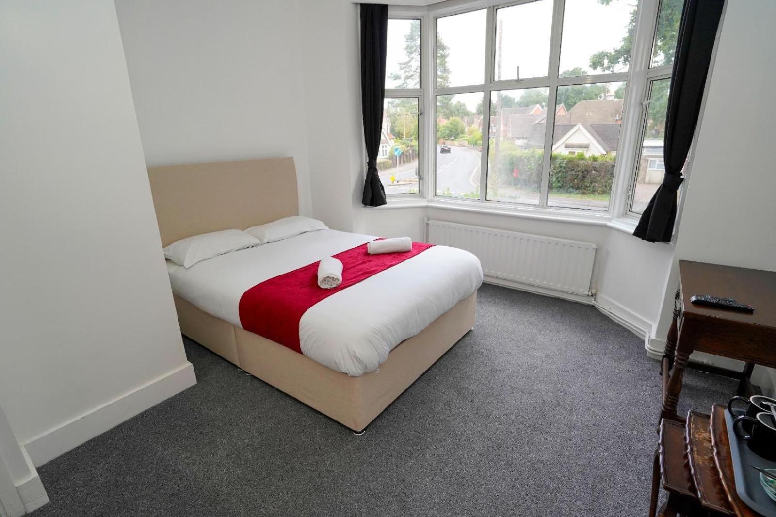 The Lodge By Birchwood Horley Exteriör bild